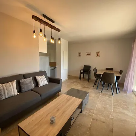 Sm320-81 Maxime Appt 3 Pieces Avec Jardin Et Parking Privatif Domaine Avec Piscine Sainte-Maxime